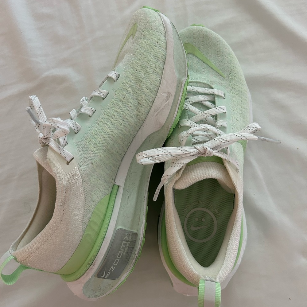 Nike Women's Invincible Run 3 - Green & White - Size 6